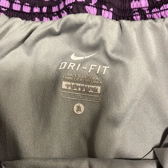 NIKE • Dri-Fit Size Large Purple Running Short - Picture 4 of 4